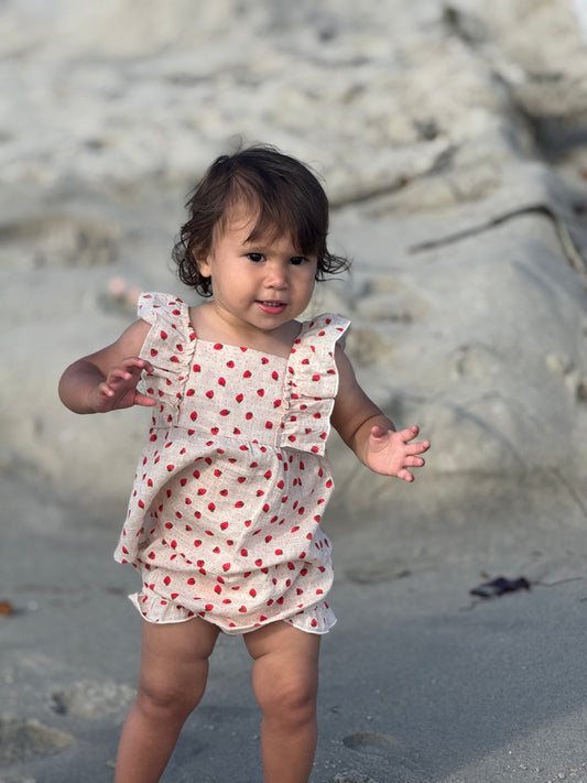 ellie set in oatmeal strawberries